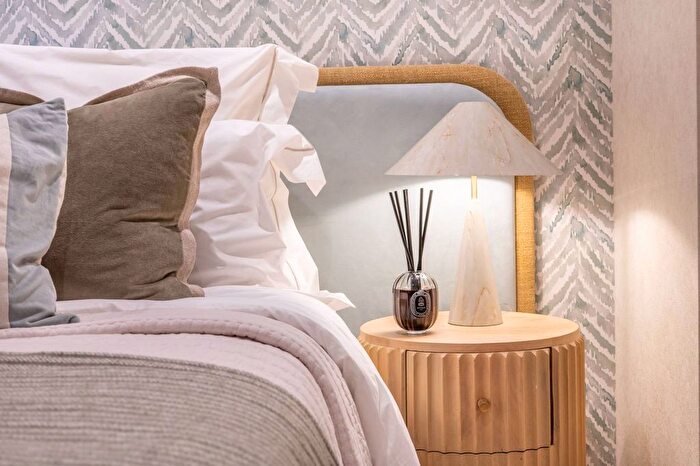 2 Bedroom Flat For Sale In Grand Union, Alperton, HA0