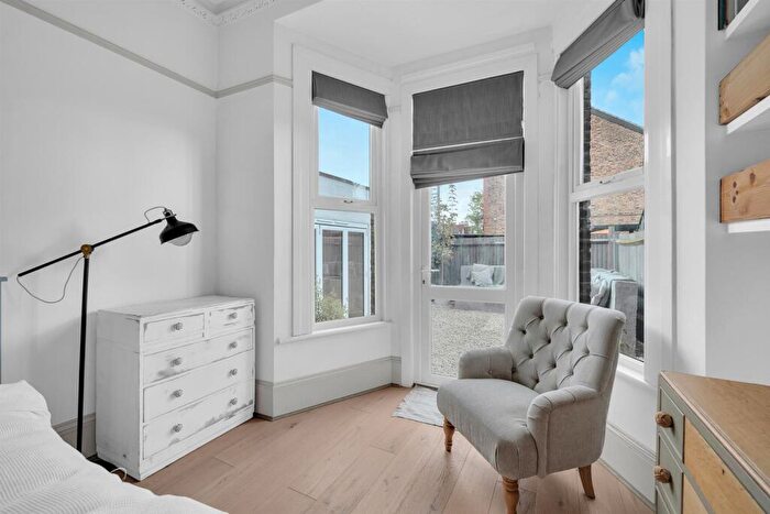 2 Bedroom Flat For Sale In College Road, Bromley, BR1