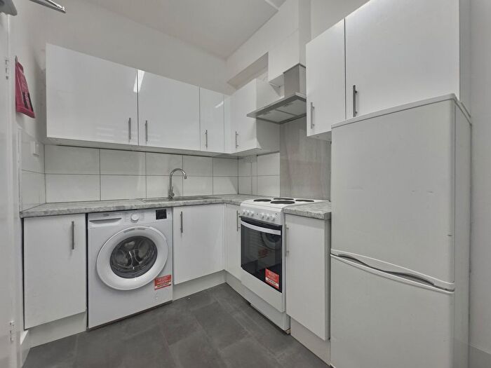 1 Bedroom Studio To Rent In Thrale Road, Tooting, London, SW16