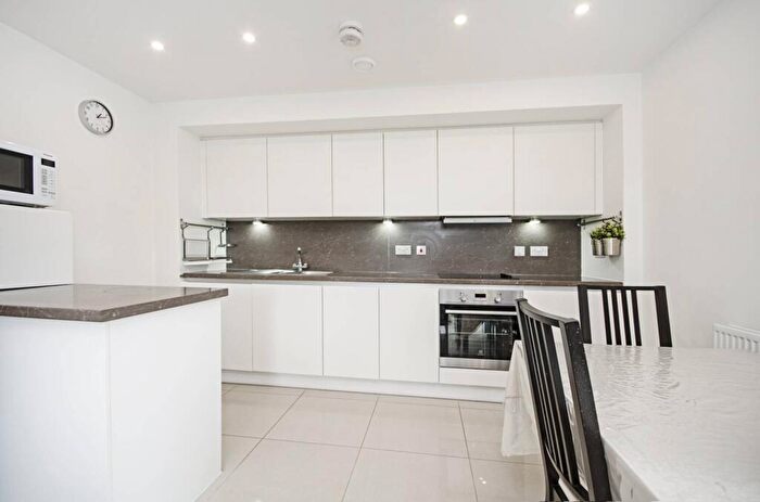 2 Bedroom Flat To Rent In Shearwater Drive, Colindale, London, NW9