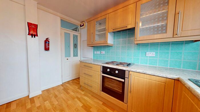 2 Bedroom Flat To Rent In Clos Treoda, Whitchurch, Cardiff, CF14