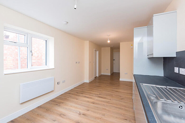 1 Bedroom Flat To Rent In Canal Street, Oldbury, West Midlands, B69