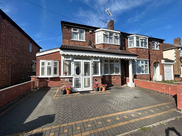 3 Bedroom Semi-Detached House For Sale In Hylion Road, Leicester, LE2