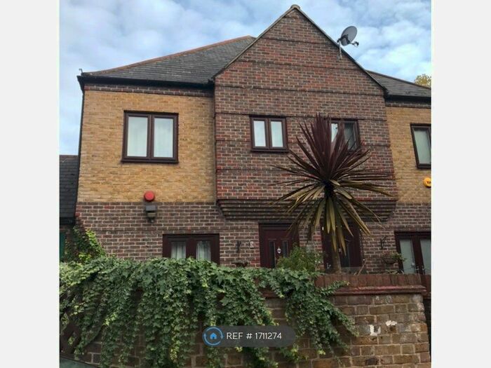 3 Bedroom Terraced House To Rent In Trafalgar Close, London, SE16