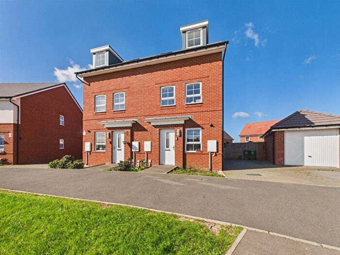 3 Bedroom Semi-Detached House For Sale In Armstrongs Fields, Kingsbrook, Aylesbury, HP22