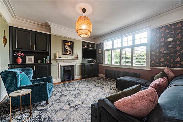 4 Bedroom Semi-Detached House For Sale In St. Johns Road, Mortimer Common, Reading, RG7