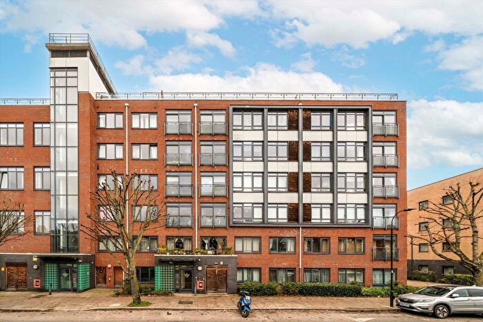 2 Bedroom Flat To Rent In Larden Road, Acton, W3