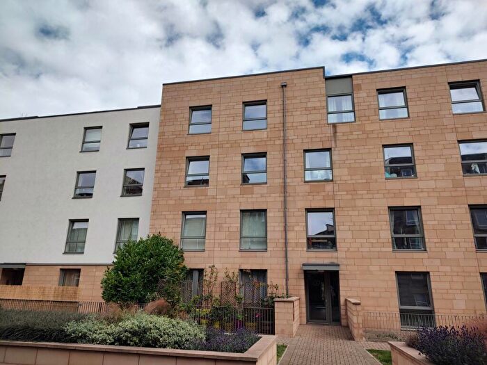 3 Bedroom Flat To Rent In Dalgety Road, Edinburgh, EH7