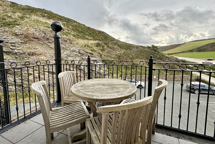 1 Bedroom Flat For Sale In Beachcombers Apartments, Watergate Bay, TR8