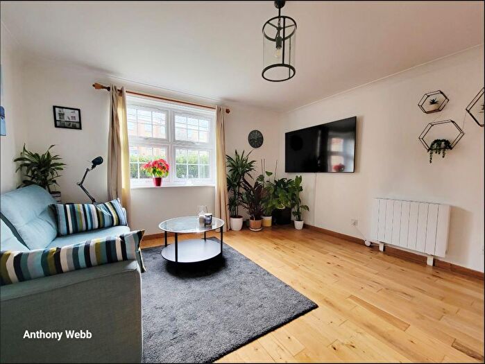 1 Bedroom Flat To Rent In Sutton House, Hansen Drive, Winchmore Hill, N21