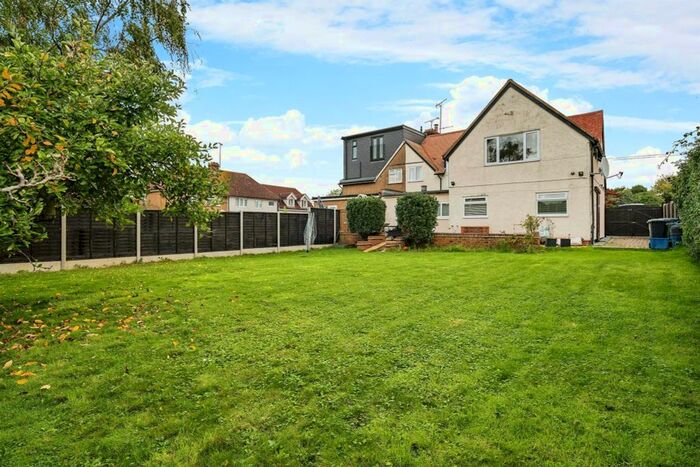 5 Bedroom Semi-Detached House For Sale In Allmains Close, Nazeing, Waltham Abbey, EN9