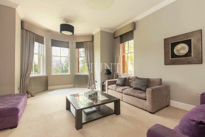 2 Bedroom Flat To Rent In Rosebury Square, Repton Park, IG8