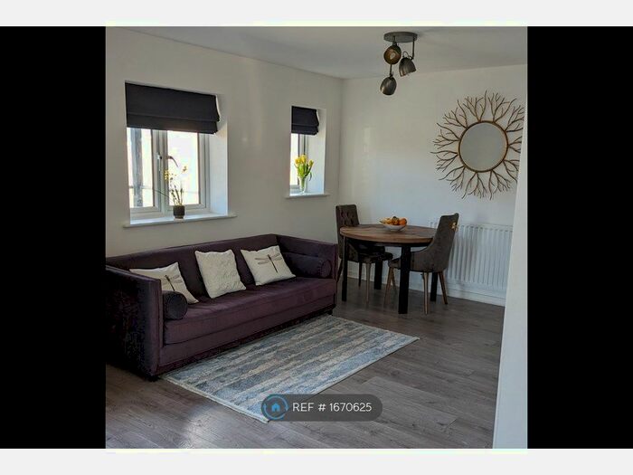 2 Bedroom Flat To Rent In Florence Close, Brentwood, CM13