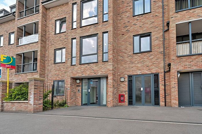 2 Bedroom Flat To Rent In Sloane Court, Watford, WD24