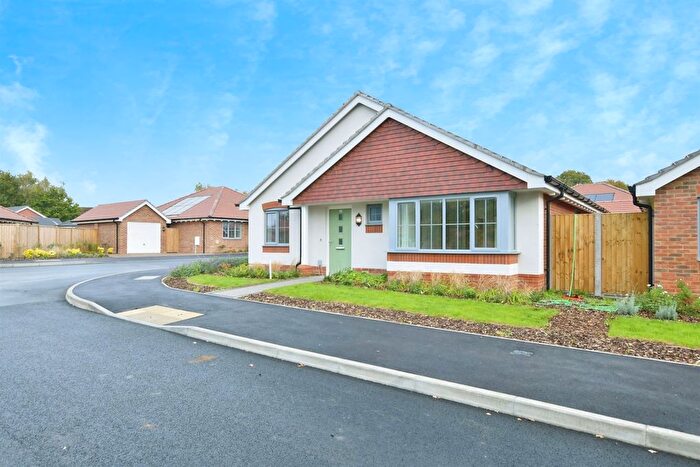 3 Bedroom Detached Bungalow For Sale In Ringwood Road, Alderholt, Fordingbridge, SP6