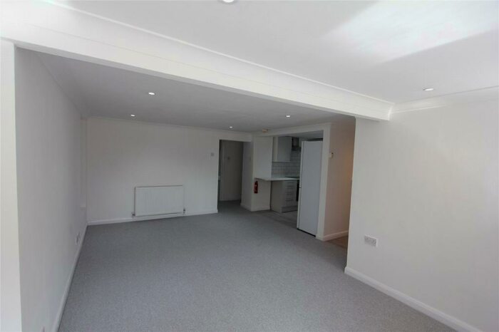 2 Bedroom Apartment To Rent In Mount View Road, London, N4