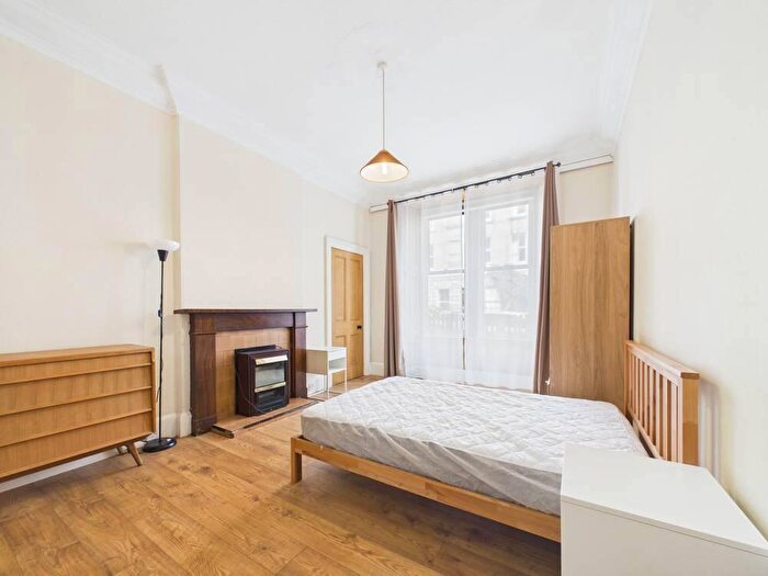 2 Bedroom Apartment To Rent In Montague Street, Edinburgh, EH8