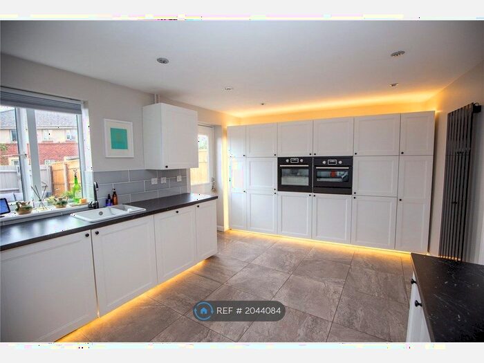 5 Bedroom Terraced House To Rent In Sheridan Road, Bristol, BS7