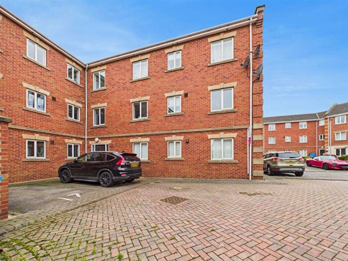 3 Bedroom Apartment To Rent In Lock Keepers Court, Hull, HU9