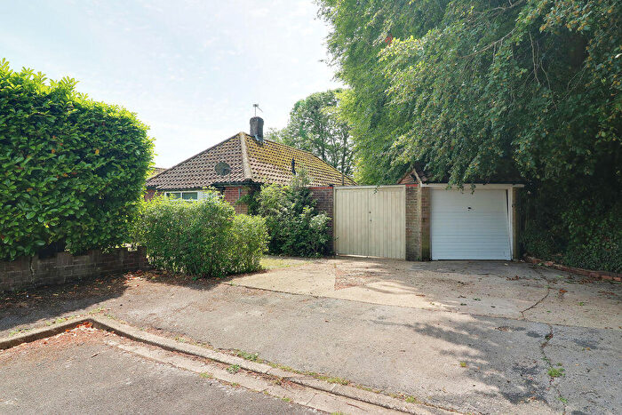 3 Bedroom Detached Bungalow To Rent In Aldridge Close, Clanfield Waterlooville, PO8
