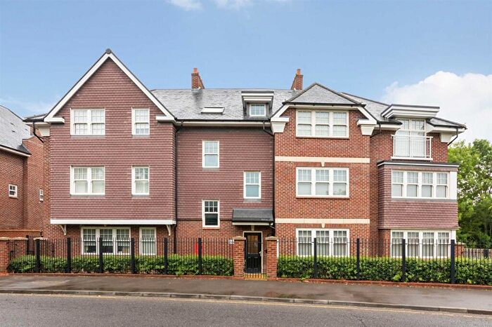 2 Bedroom Flat For Sale In Bunns Lane, Randolph Court, NW7