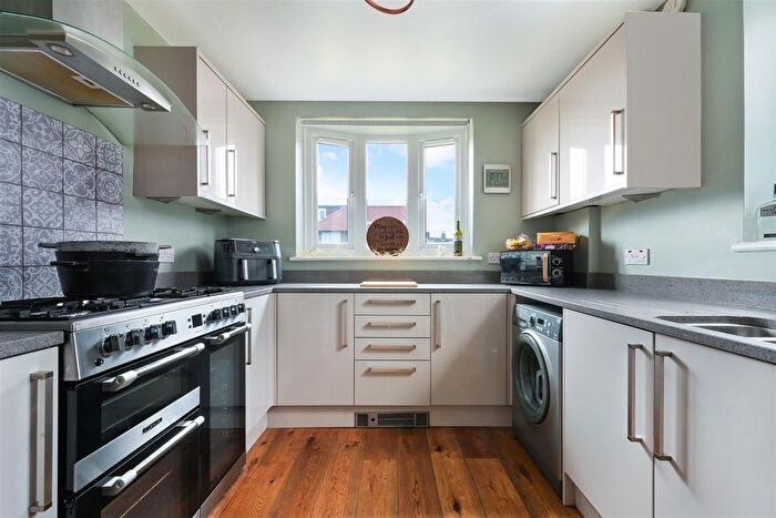 3 Bedroom Property For Sale In Radstock Way, Merstham, RH1