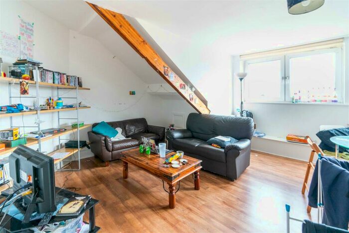 4 Bedroom Apartment To Rent In £pppw - Grosvenor Place, Jesmond, NE2