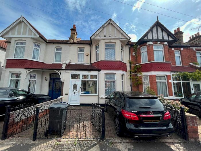 3 Bedroom Terraced House To Rent In Leamington Gardens, Ilford, IG3
