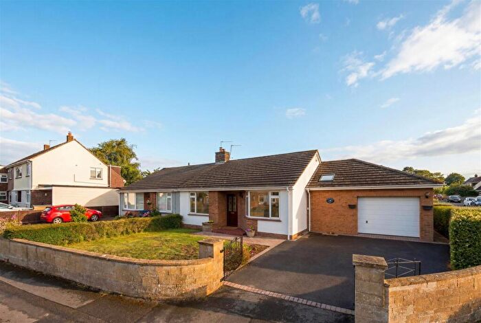 2 Bedroom Semi-Detached Bungalow For Sale In Hillcrest Road, Nailsea, BS48