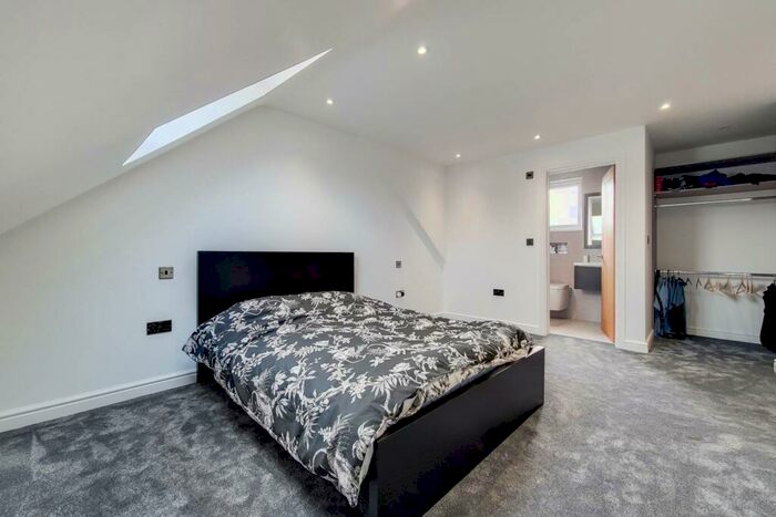 5 Bedroom Bungalow To Rent In Willow Gardens, Ruislip, HA4