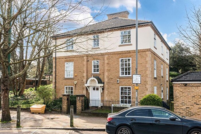 2 Bedroom Flat For Sale In Broomhill Road, Putney, London, SW18