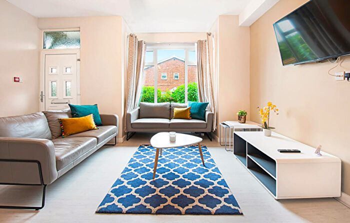 8 Bedroom House To Rent In Stanmore Place, Leeds, LS4