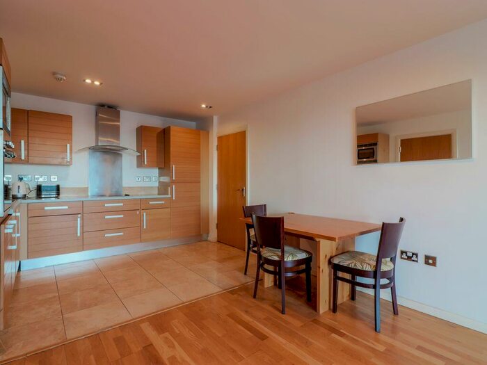 2 Bedroom Flat To Rent In City Tower, London, E14