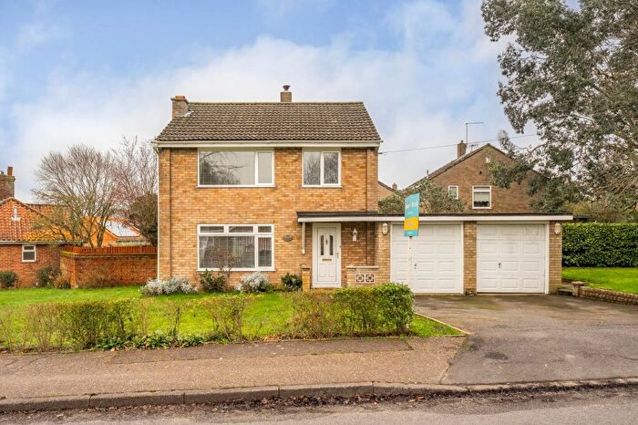 3 Bedroom Detached House For Sale In Vicarage Close, Costessey, NR8