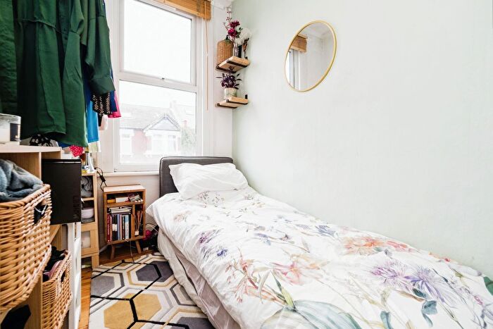 2 Bedroom Maisonette For Sale In Caulfield Road, East Ham, London, E6