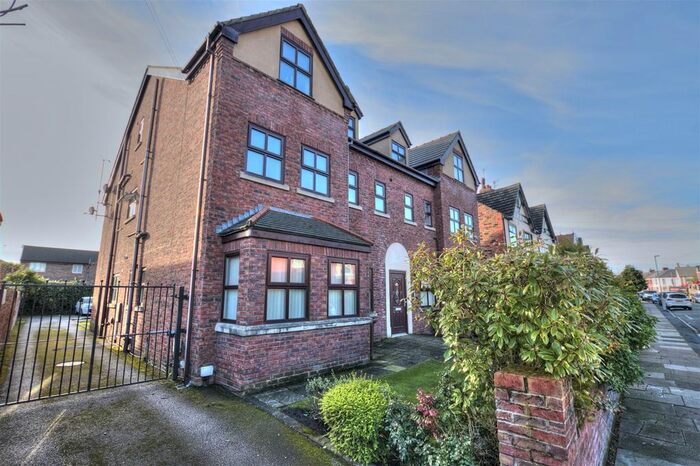 3 Bedroom Flat To Rent In Glenwyllin Road, Waterloo, Liverpool, L22
