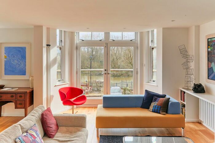 2 Bedroom Flat To Rent In Lower Square, Isleworth, TW7