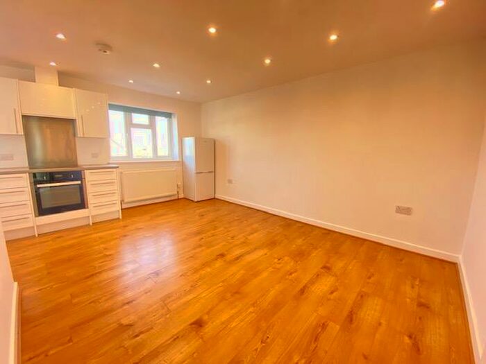 2 Bedroom Apartment To Rent In Peartree Road, Hemel Hempstead, HP1
