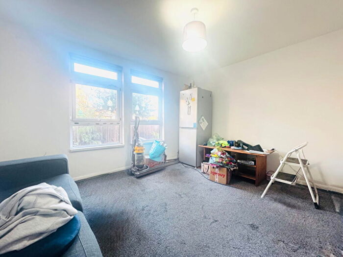 1 Bedroom Flat To Rent In Crayford High Street, Crayford, Dartford, DA1