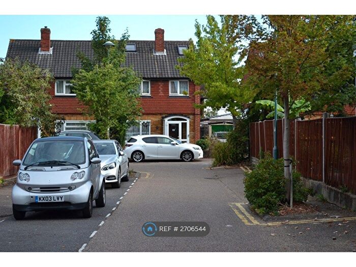 3 Bedroom Semi Detached House To Rent In Haddon Close, New Malden, KT3