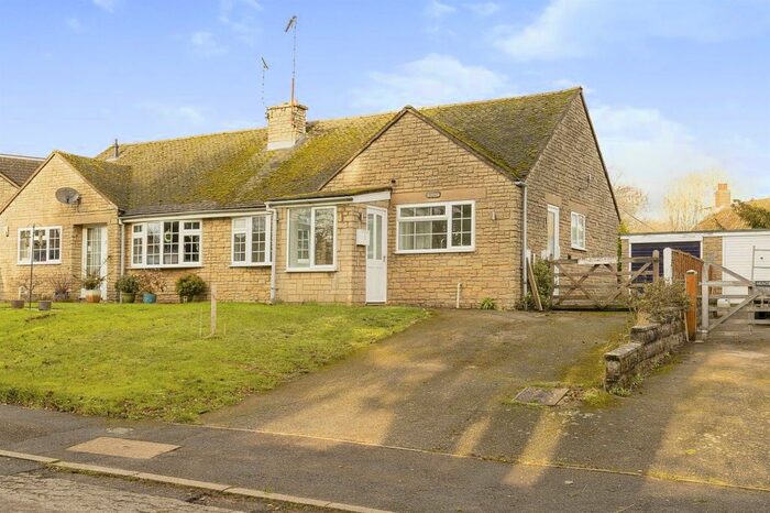 2 Bedroom Semi-Detached Bungalow For Sale In Manor Park, Claydon, Banbury OX17