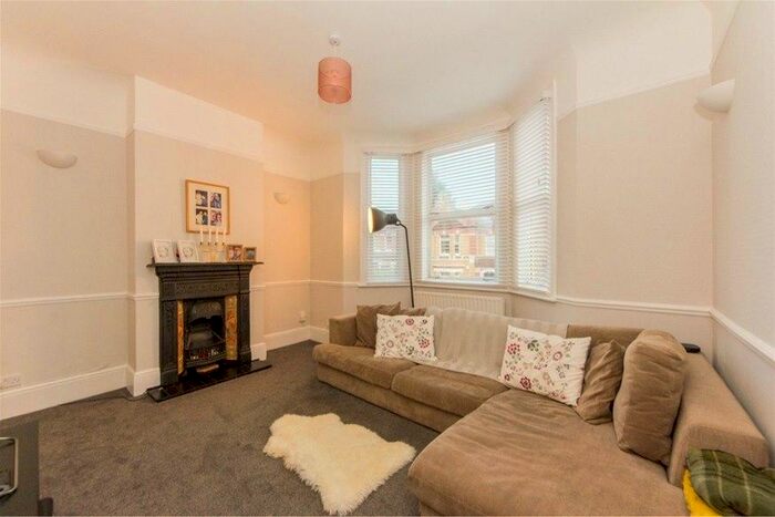 3 Bedroom Flat To Rent In Manor Road, Beckenham, BR3