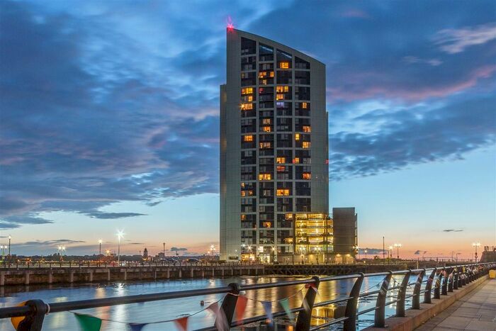 2 Bedroom Flat To Rent In Alexandra Tower, Princes Parade, Docklands, L3