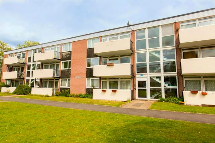 2 Bedroom Flat To Rent In Broadwater Road, Romsey, SO51