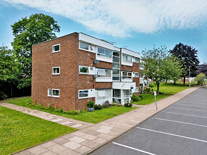 2 Bedroom Apartment For Sale In The Moorlands, Leeds, LS17
