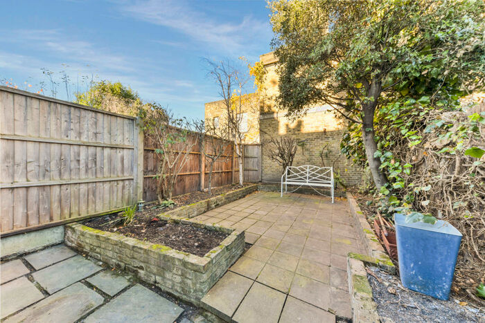 2 Bedroom House To Rent In Courtenay Square, Kennington, London, SE11