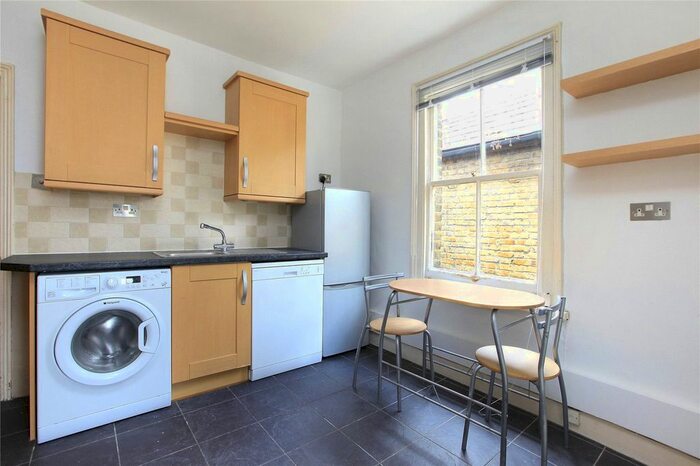 2 Bedroom Flat To Rent In Denton Street, Wandsworth, London, SW18