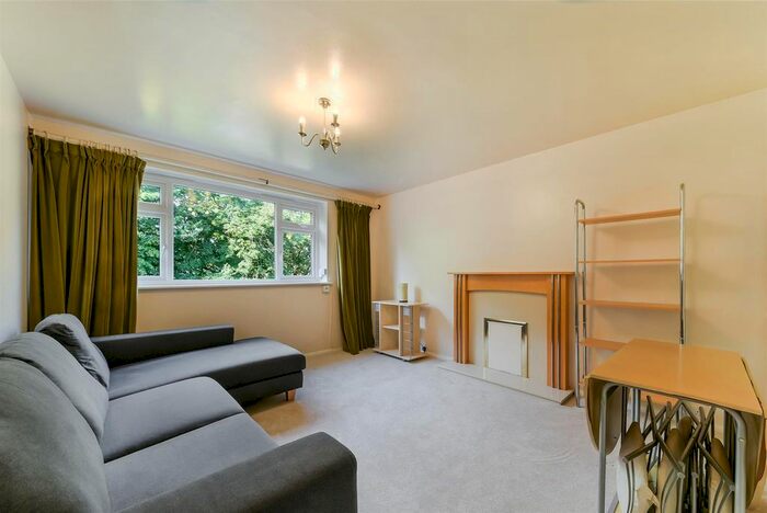 1 Bedroom Flat To Rent In Woodborough Road, London, SW15