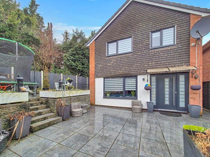 3 Bedroom Detached House For Sale In Farley Hill, Luton, Bedfordshire, LU1