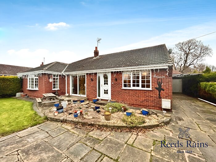 3 Bedroom Bungalow For Sale In Sunk Island Road, Hull, HU12